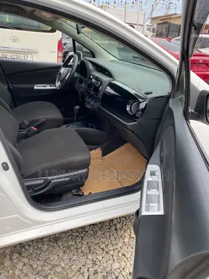 Toyota Vitz 2015 White