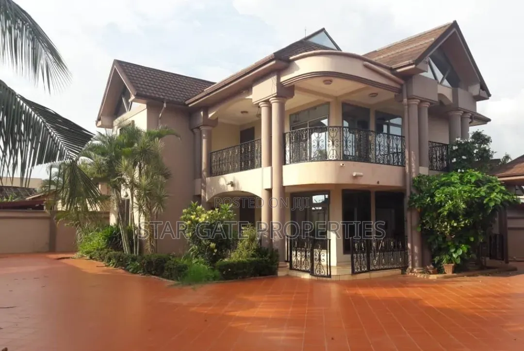 5bdrm House in Santasi Atasomanso, Kumasi Metropolitan for sale