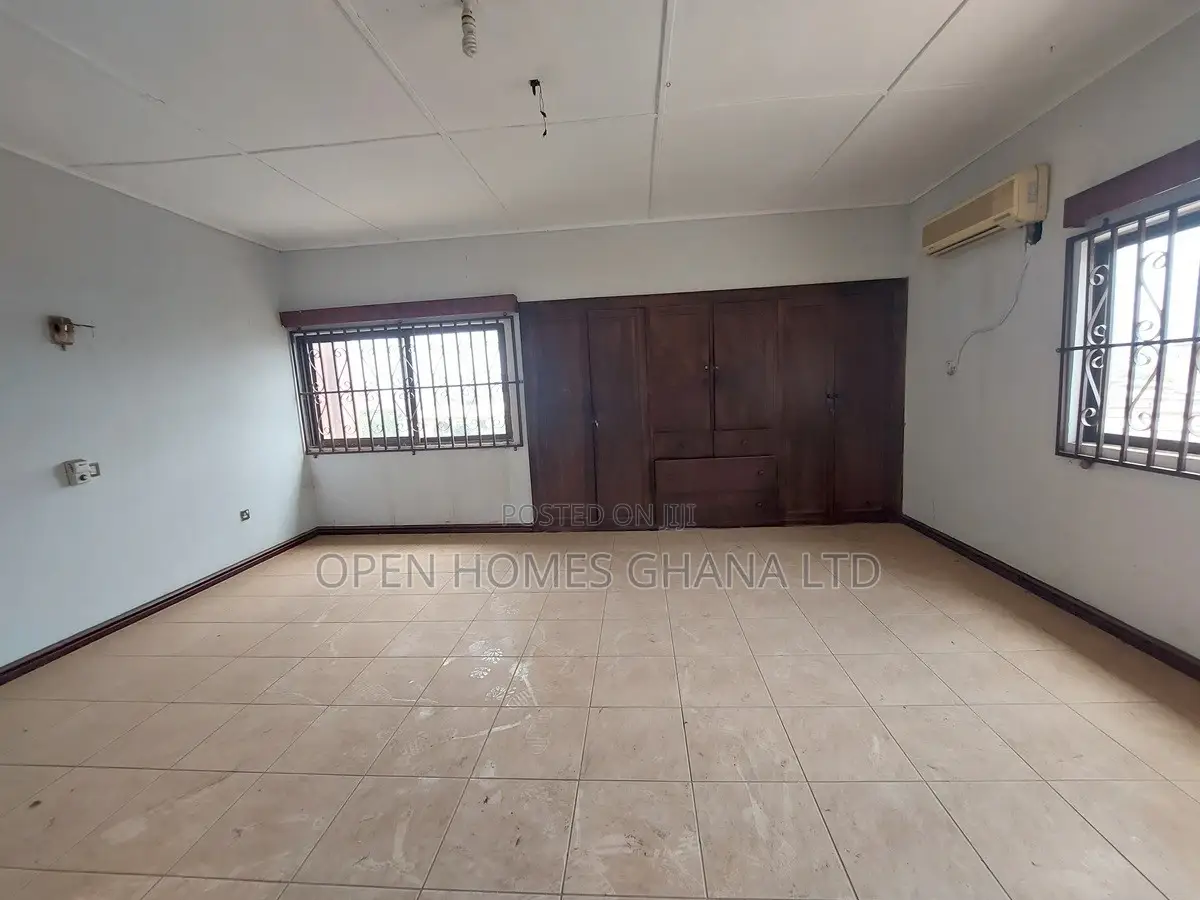 6bdrm Mansion in Nyanmekye for rent