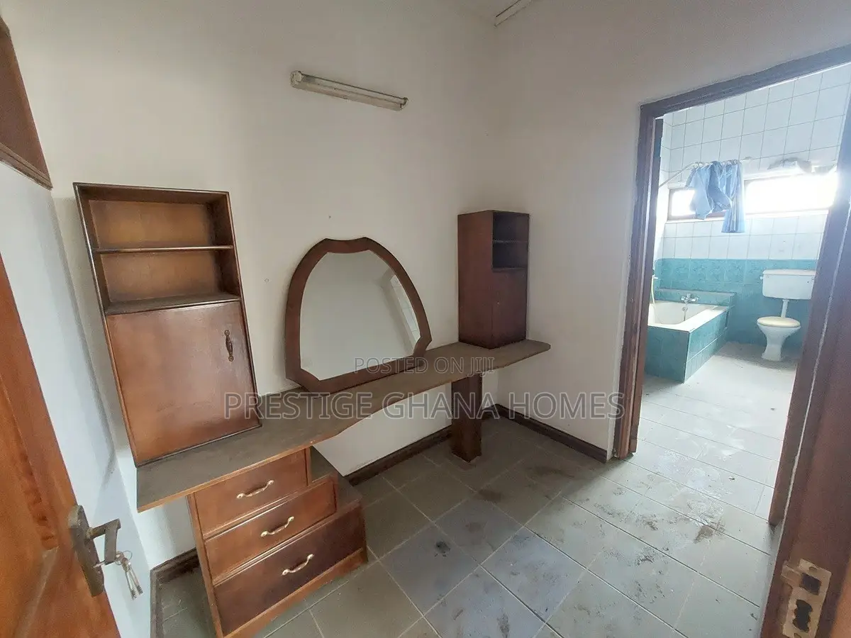 6bdrm Mansion in Nyanmekye for rent