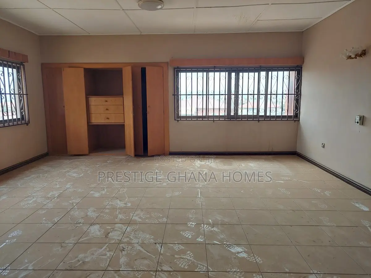 6bdrm Mansion in Nyanmekye for rent