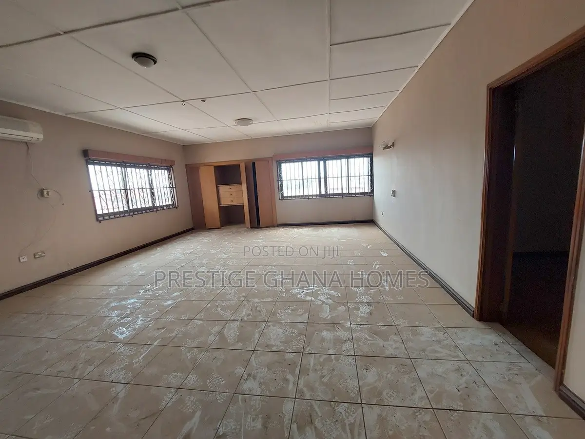 6bdrm Mansion in Nyanmekye for rent