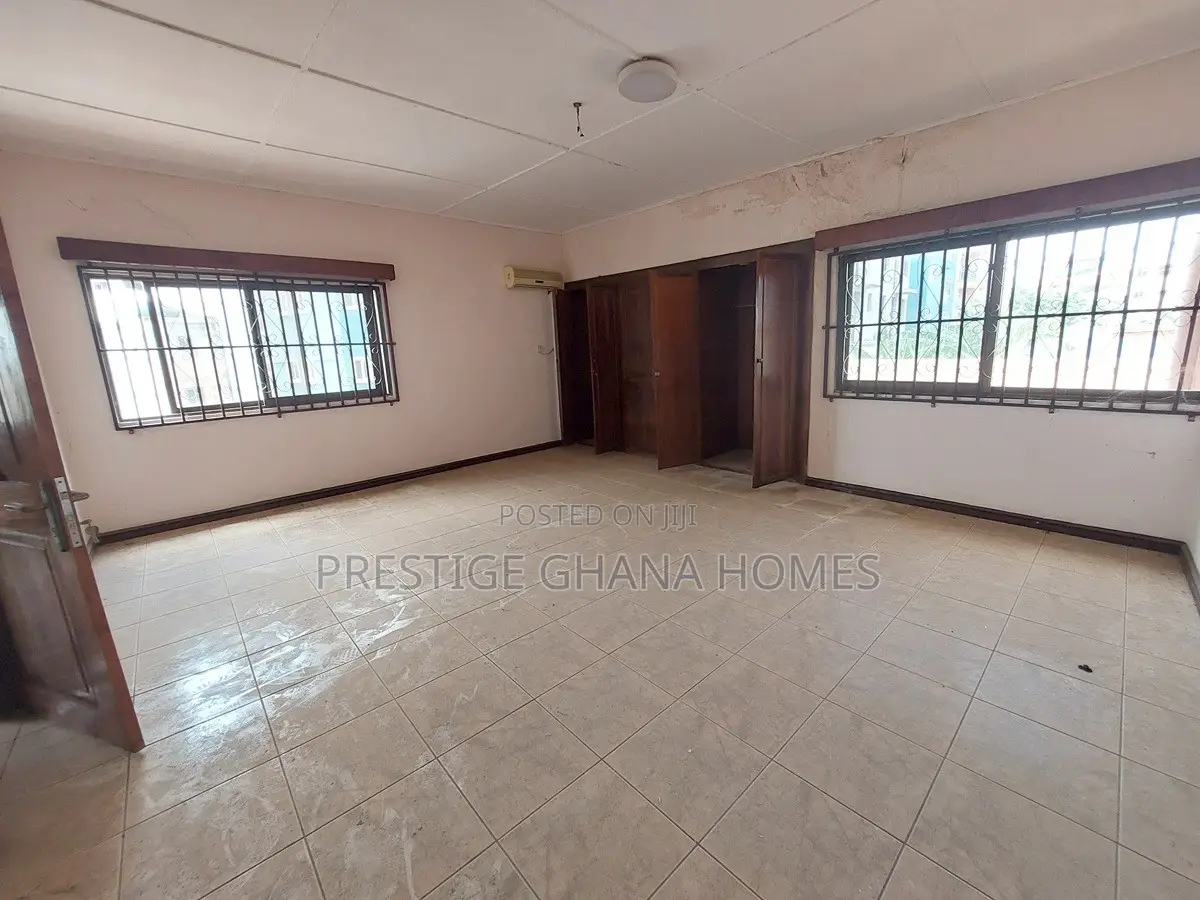 6bdrm Mansion in Nyanmekye for rent
