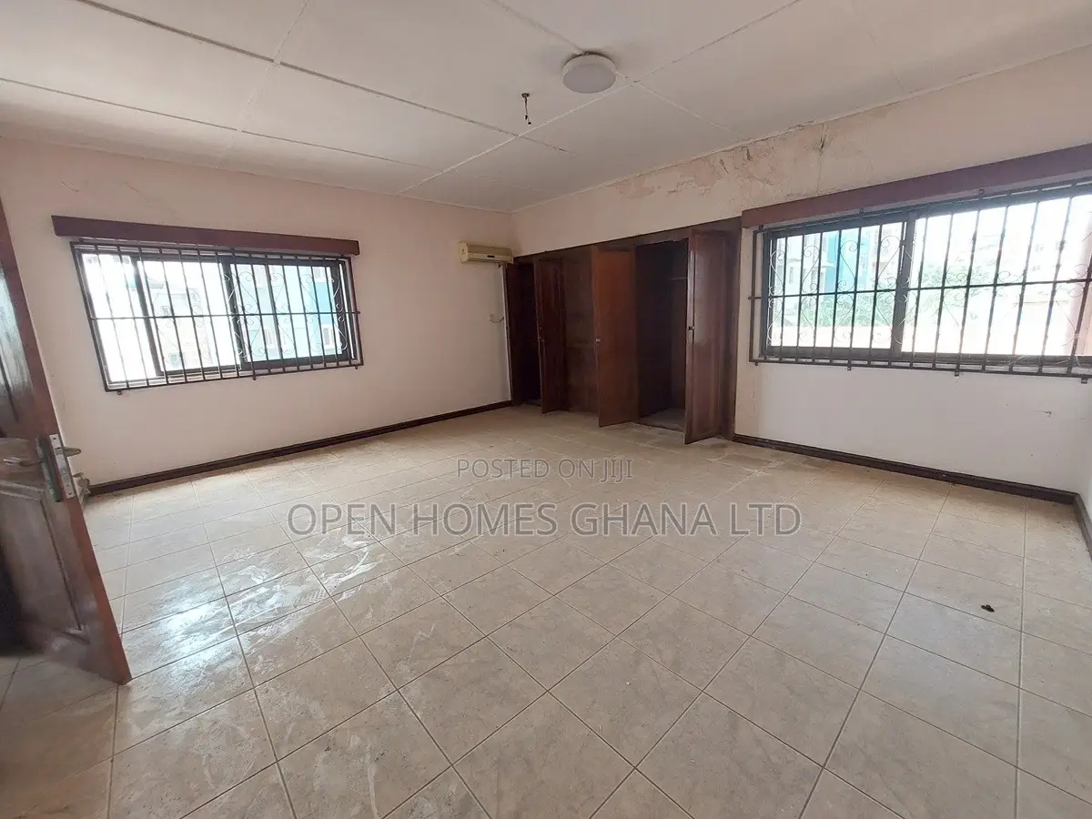 6bdrm Mansion in Nyanmekye for rent