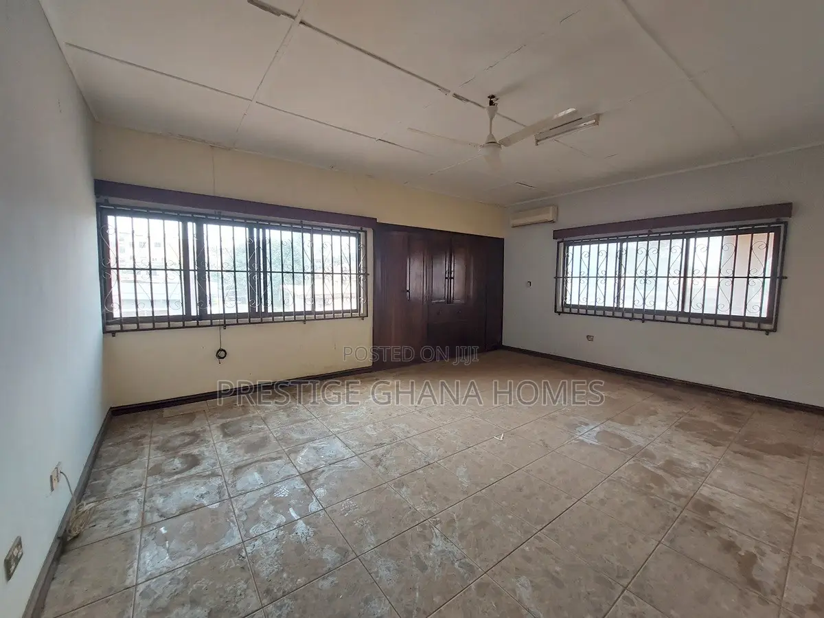 6bdrm Mansion in Nyanmekye for rent