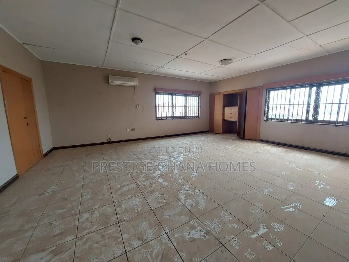 6bdrm Mansion in Nyanmekye for rent