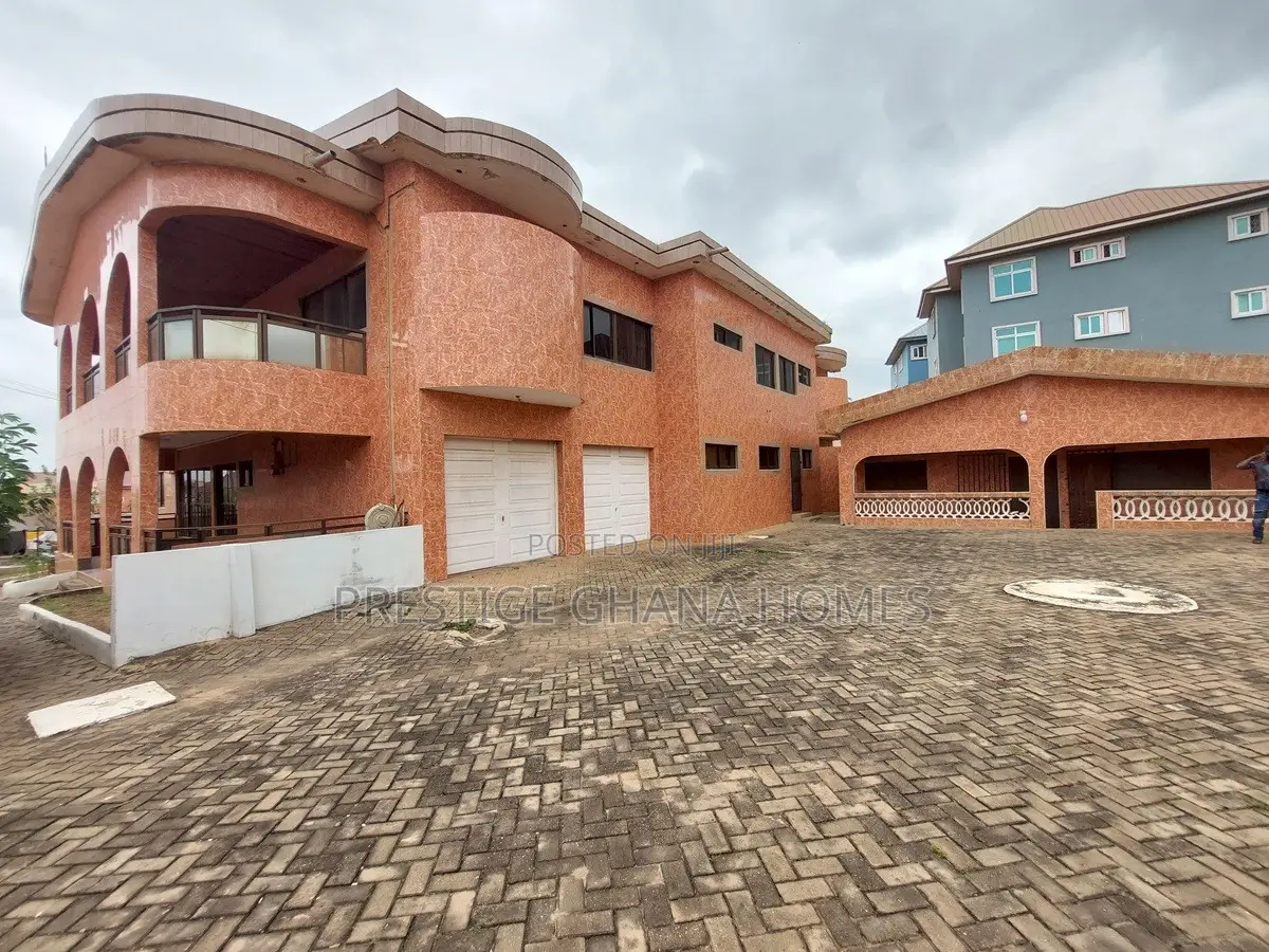 6bdrm Mansion in Nyanmekye for rent
