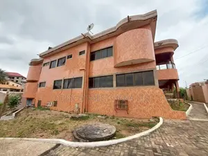 6bdrm Mansion in Nyanmekye for rent