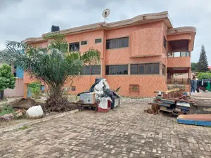 6bdrm Mansion in Nyanmekye for rent