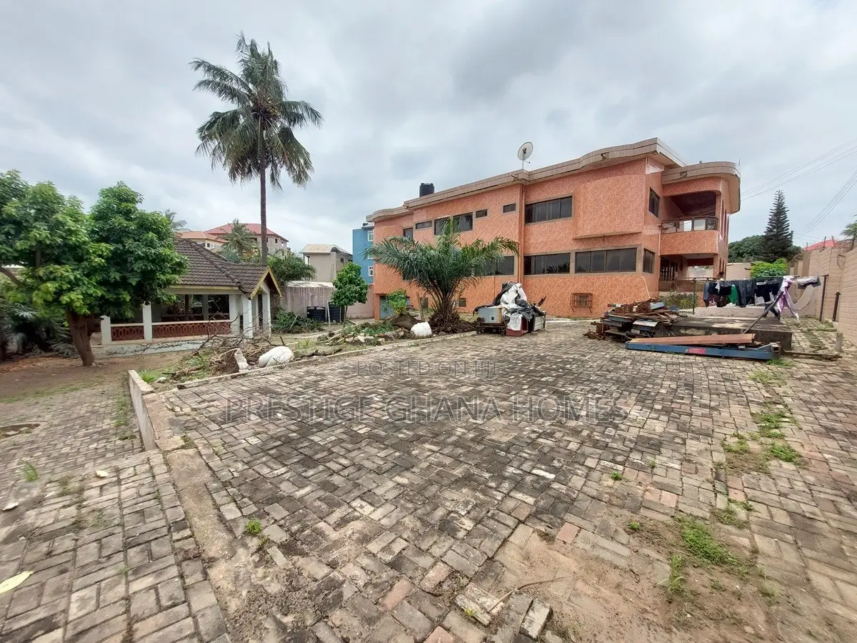 6bdrm Mansion in Nyanmekye for rent