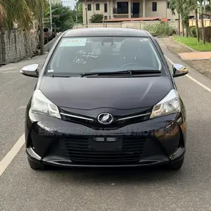 Toyota Vitz 1.3 FWD 5dr 2016 Purple