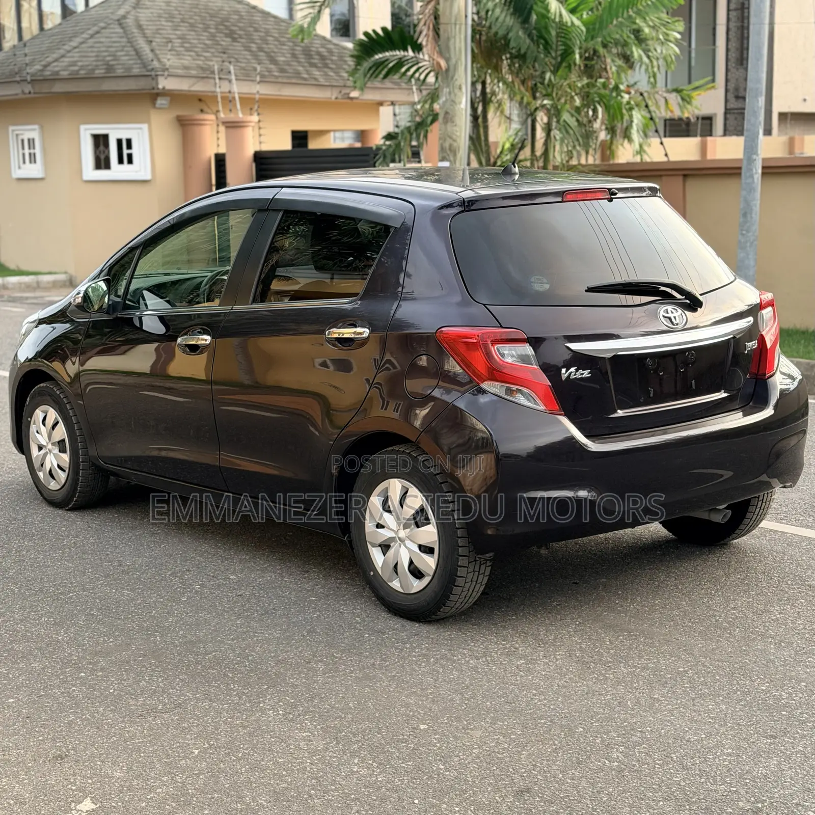 Toyota Vitz 1.3 FWD 5dr 2016 Purple