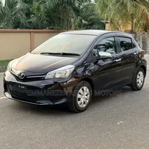 Toyota Vitz 1.3 FWD 5dr 2016 Purple