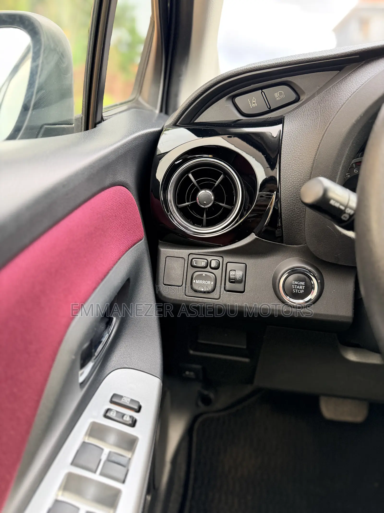 Toyota Vitz 1.3 FWD 5dr 2016 Purple
