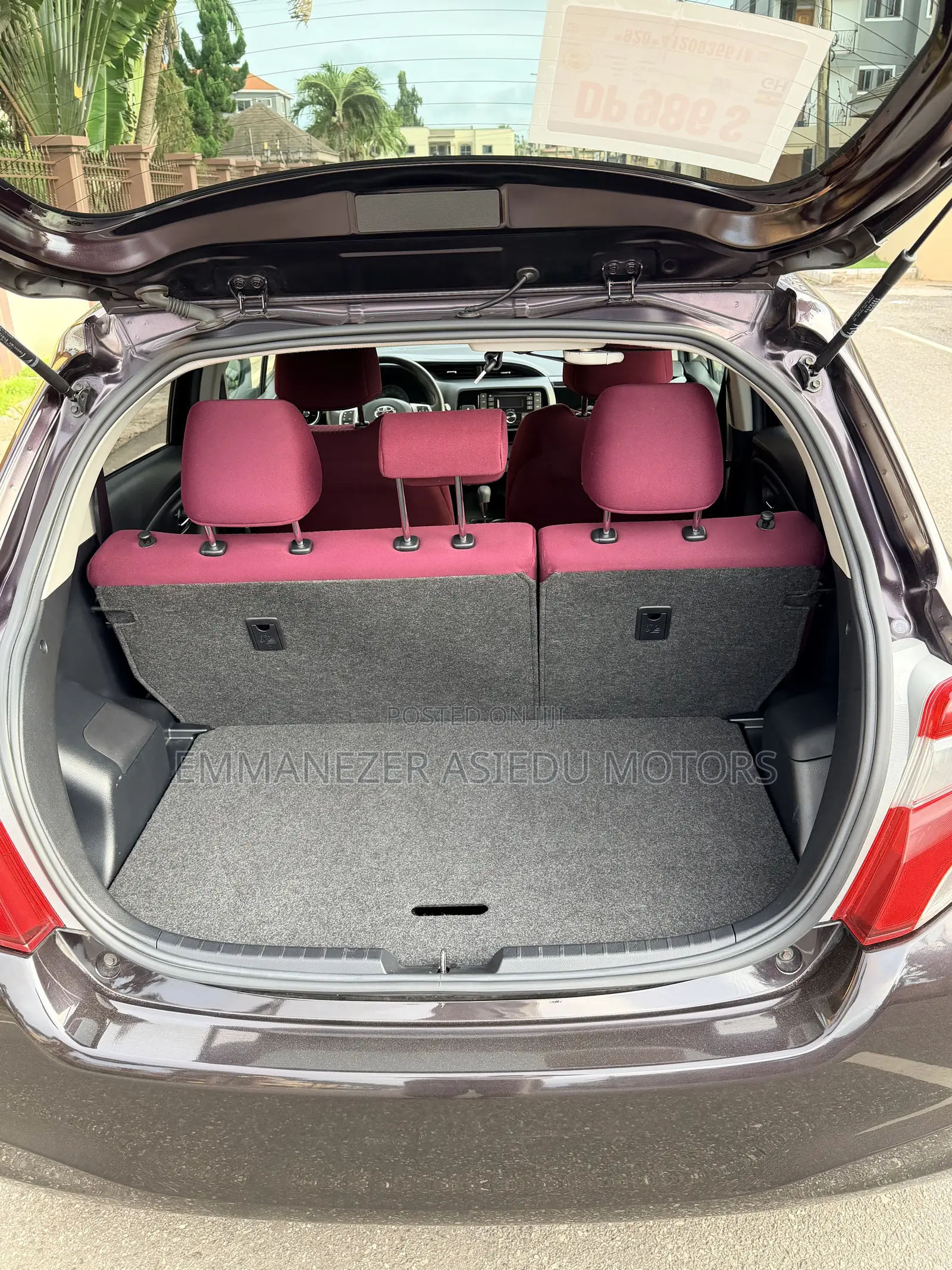 Toyota Vitz 1.3 FWD 5dr 2016 Purple