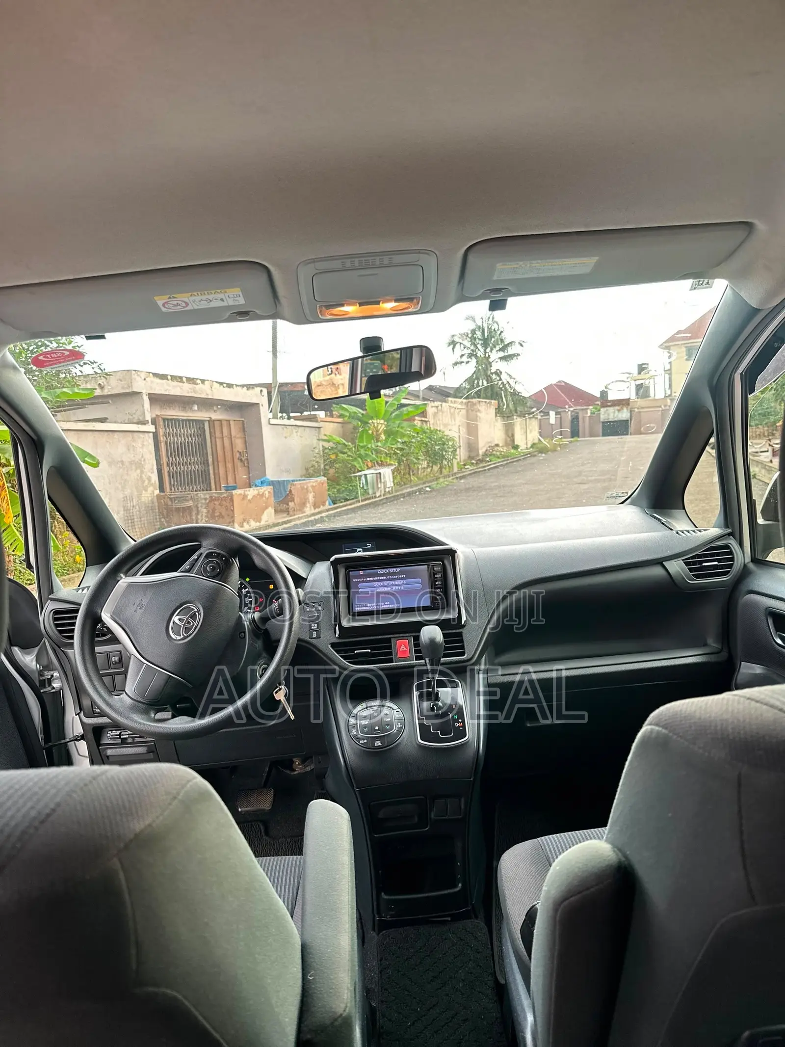 Toyota Noah 2.0 FWD (7 Seater) 2015 Silver