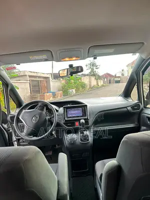 Toyota Noah 2.0 FWD (7 Seater) 2015 Silver