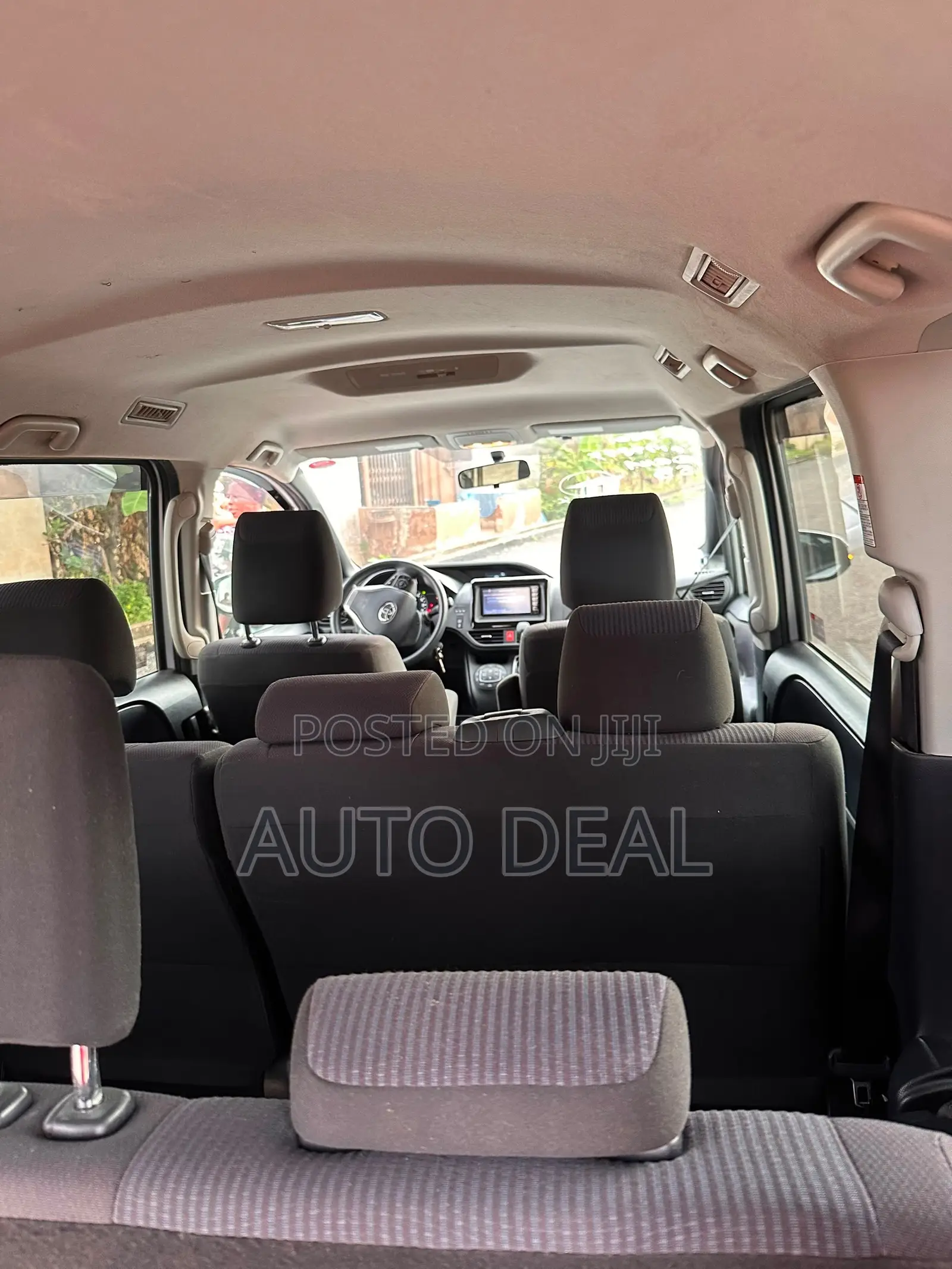 Toyota Noah 2.0 FWD (7 Seater) 2015 Silver