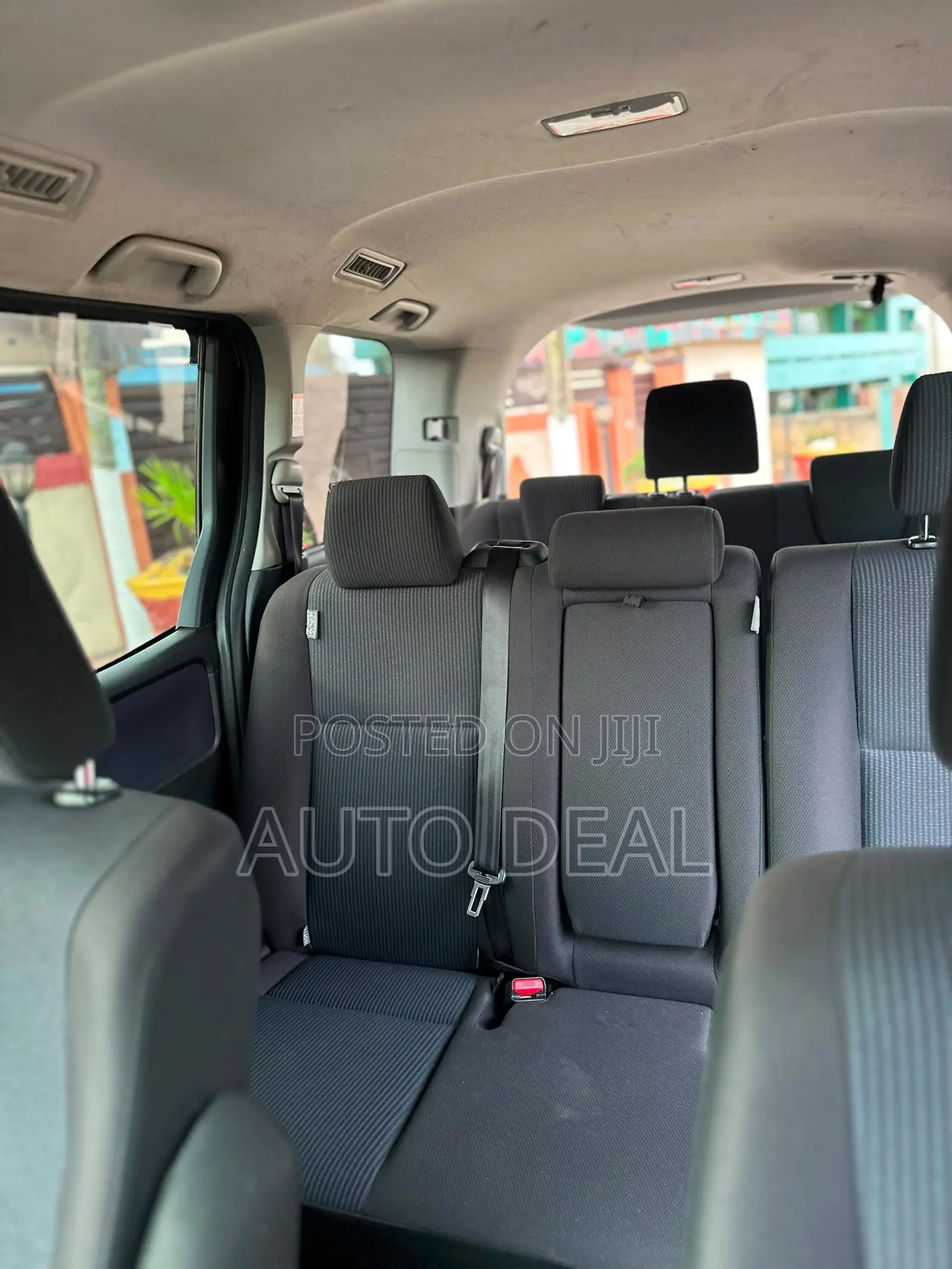 Toyota Noah 2.0 FWD (7 Seater) 2015 Silver