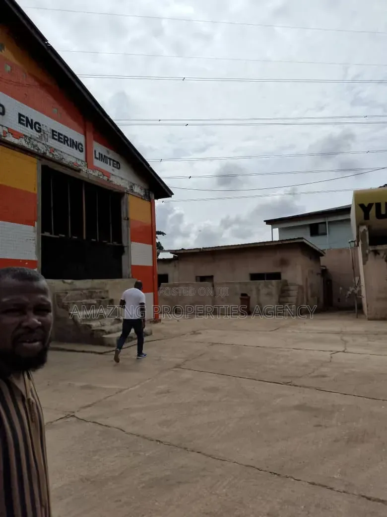 Adabraka Graphic Road