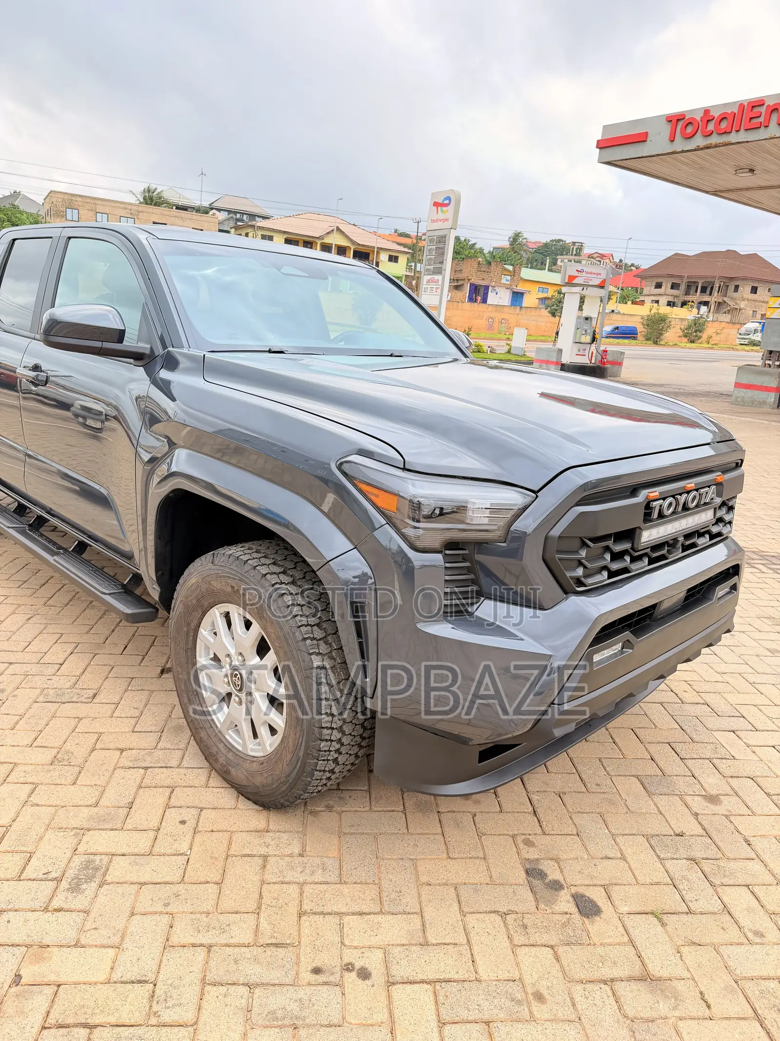 Toyota Tacoma SR5 Double Cab 5.0 ft. SB 2025 Gray