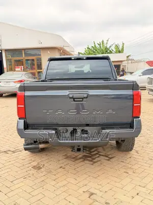 Toyota Tacoma SR5 Double Cab 5.0 ft. SB 2025 Gray