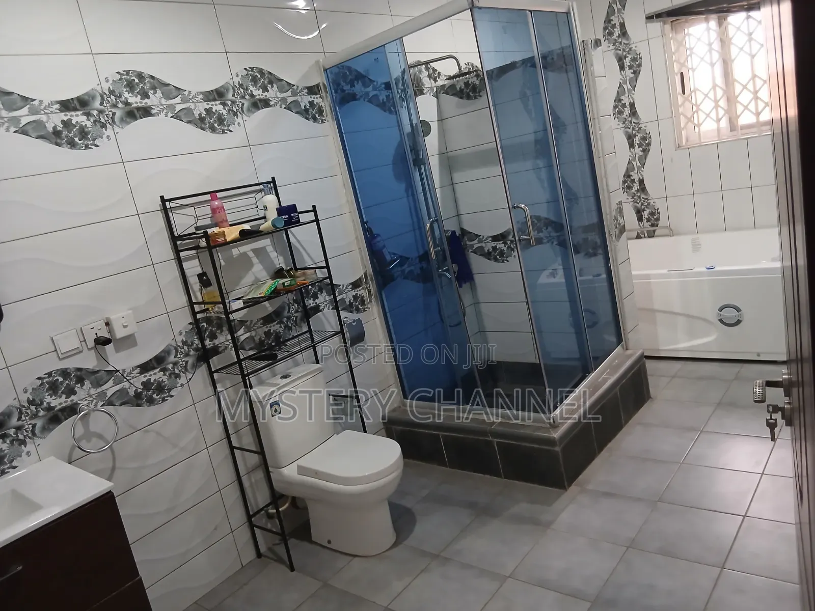 5bdrm House in Darkopropeeties, Kumasi Metropolitan for sale