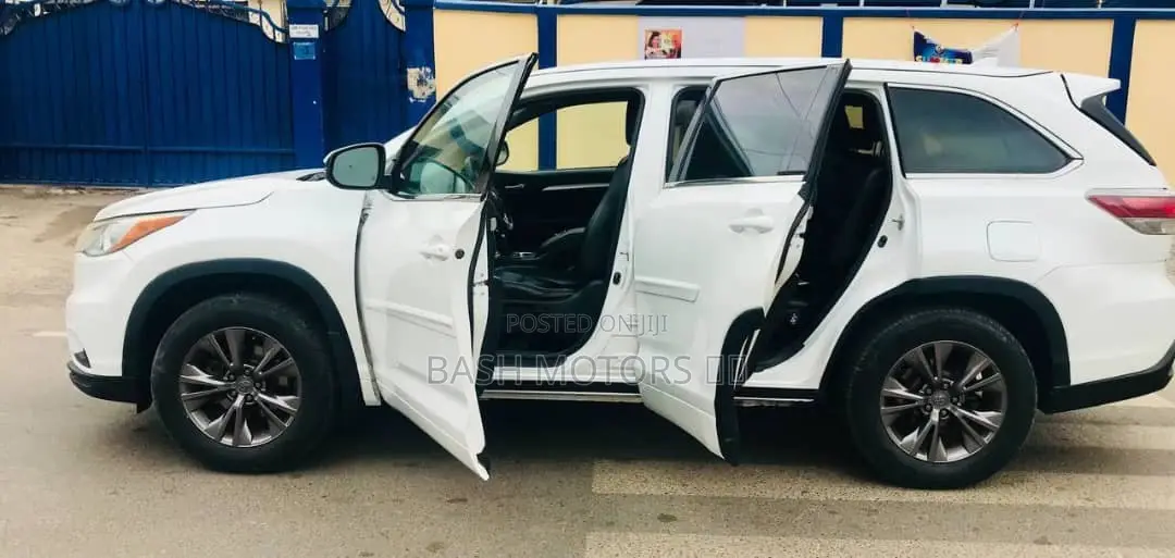 Toyota Highlander XLE V6 4x2 (3.5L 6cyl 6A) 2016 White