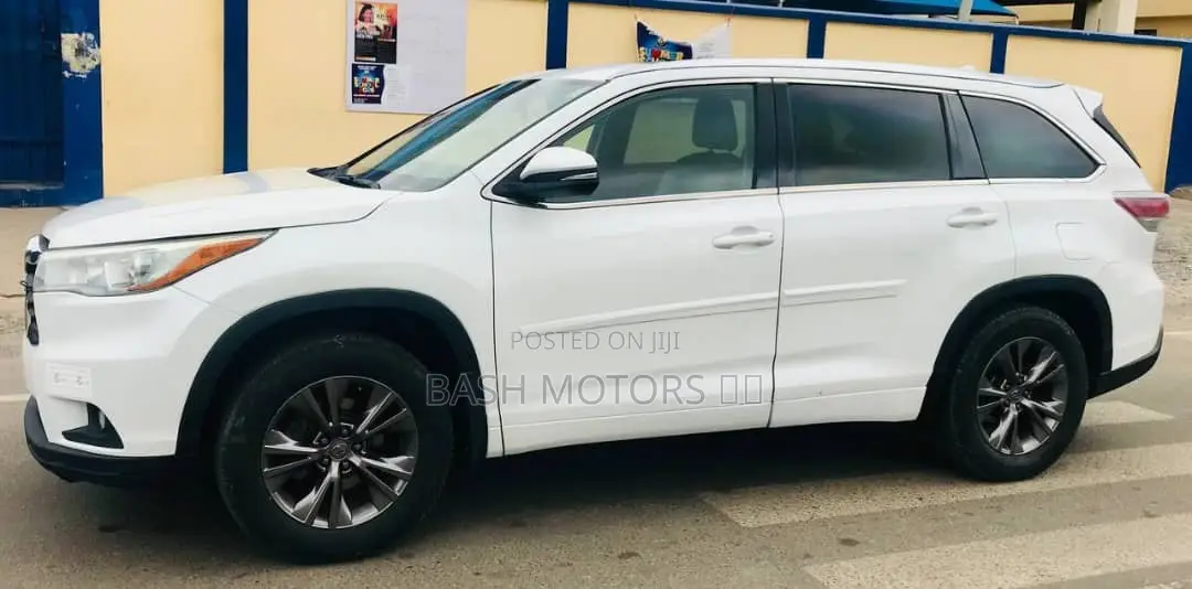 Toyota Highlander XLE V6 4x2 (3.5L 6cyl 6A) 2016 White