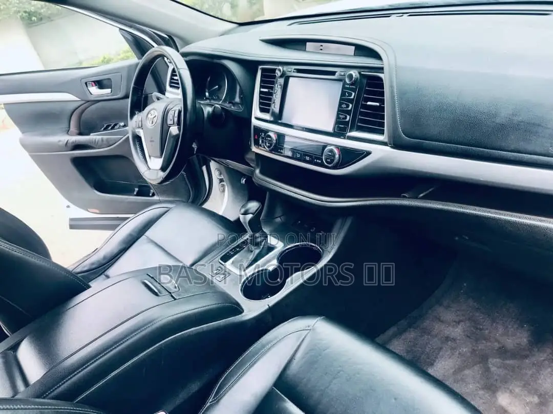 Toyota Highlander XLE V6 4x2 (3.5L 6cyl 6A) 2016 White