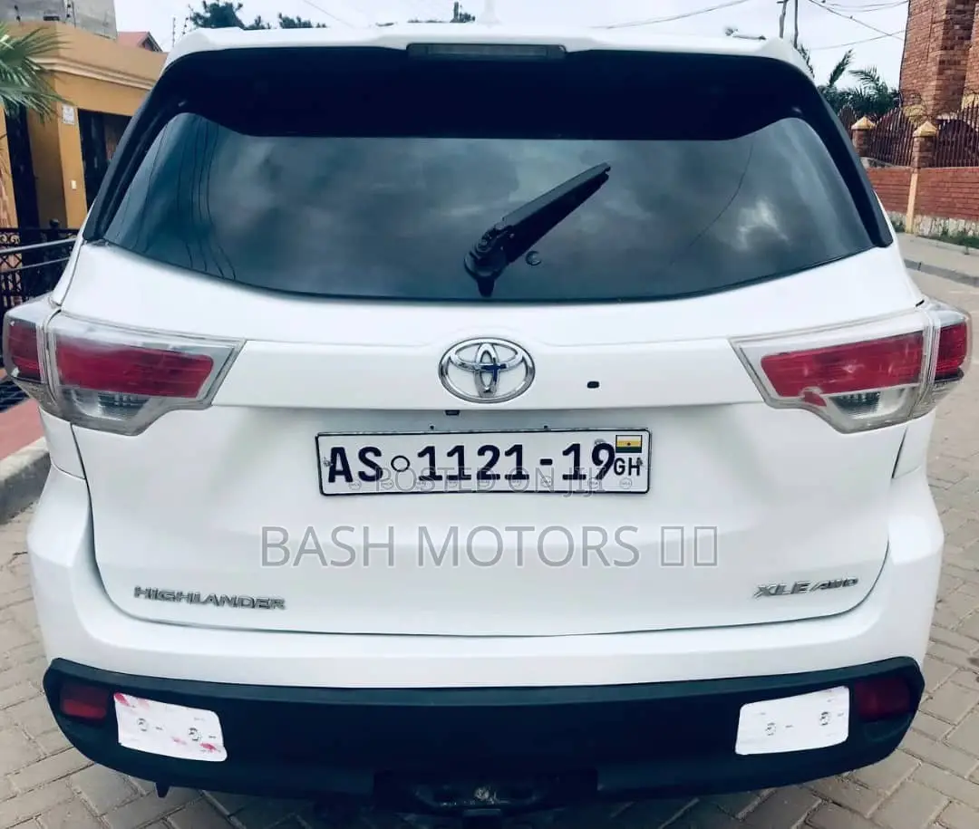 Toyota Highlander XLE V6 4x2 (3.5L 6cyl 6A) 2016 White