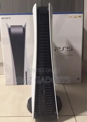 PlayStation 5 Standard Edition — Excelent Condition