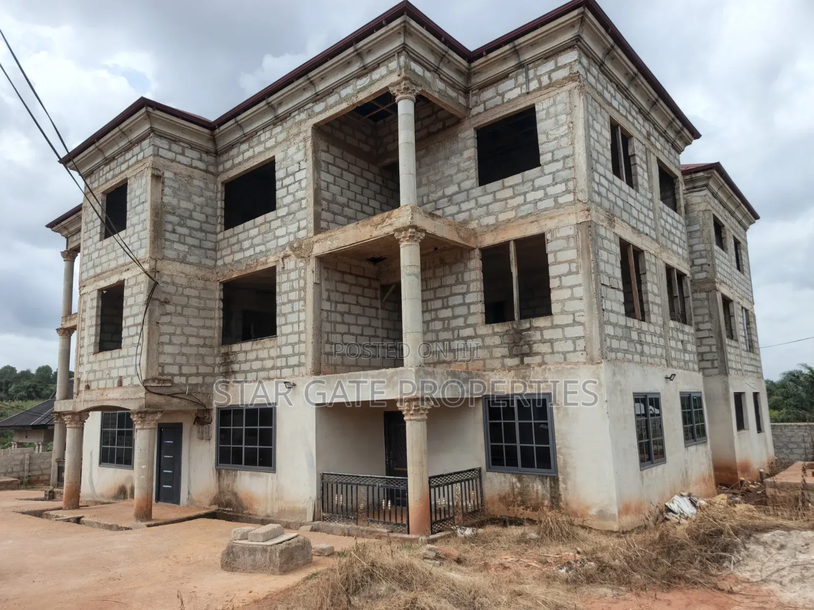 12bdrm Apartment in Ajamasu, On Santasi, Kumasi Metropolitan for sale