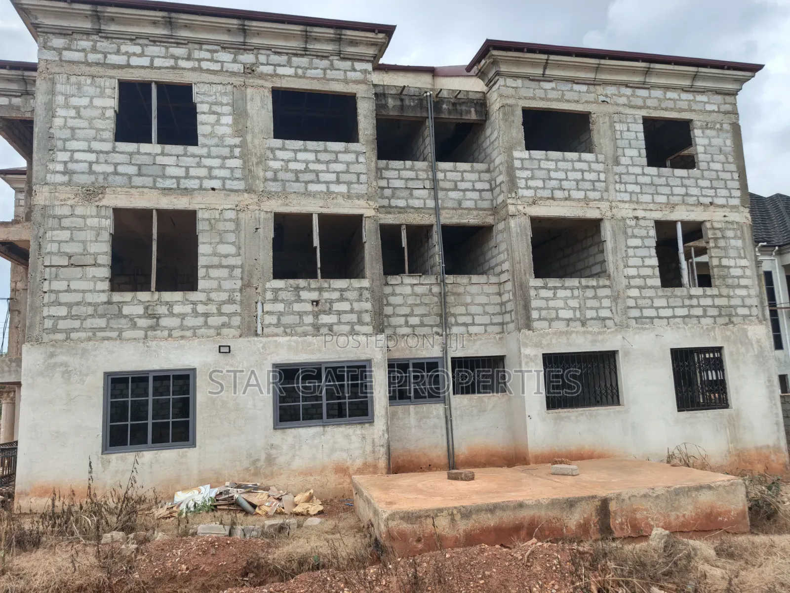 12bdrm Apartment in Ajamasu, On Santasi, Kumasi Metropolitan for sale