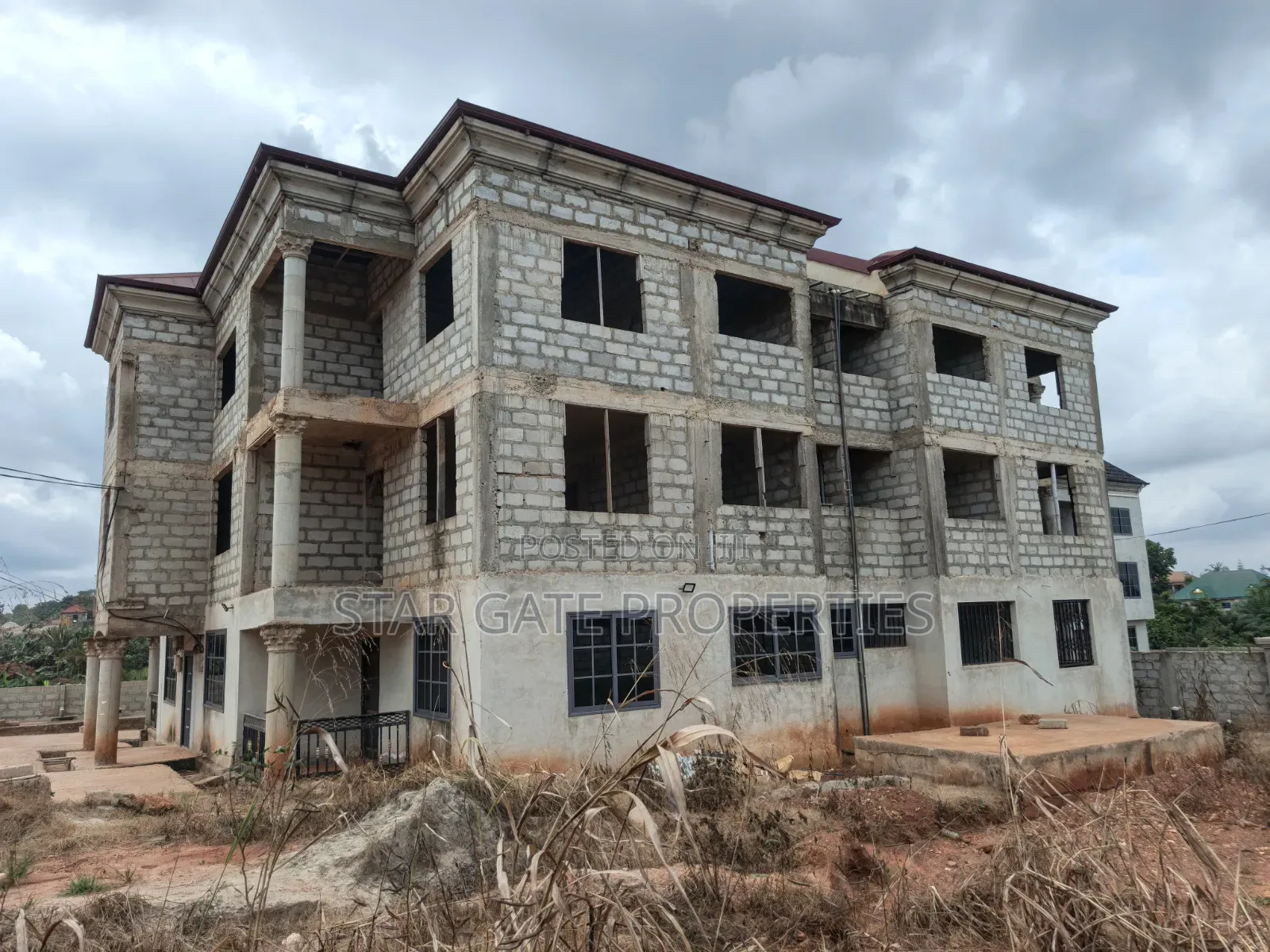 12bdrm Apartment in Ajamasu, On Santasi, Kumasi Metropolitan for sale