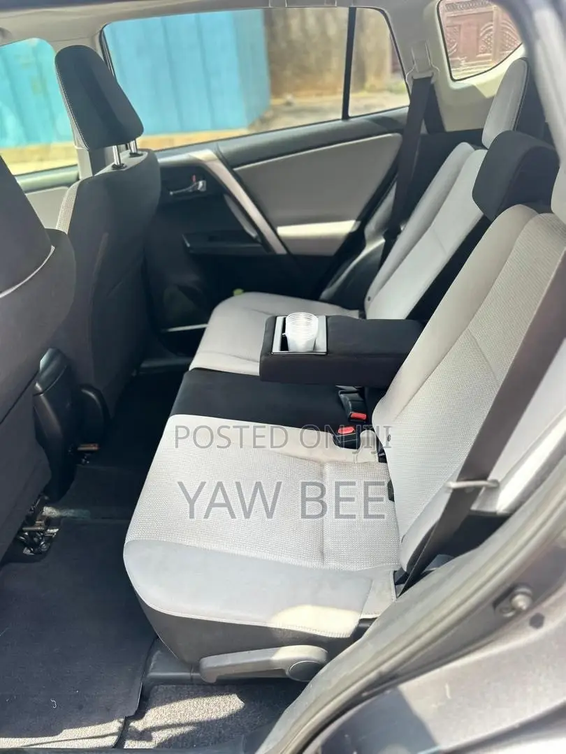 Toyota RAV4 XLE 4dr SUV AWD (2.5L 4cyl 6A) 2018 Gray