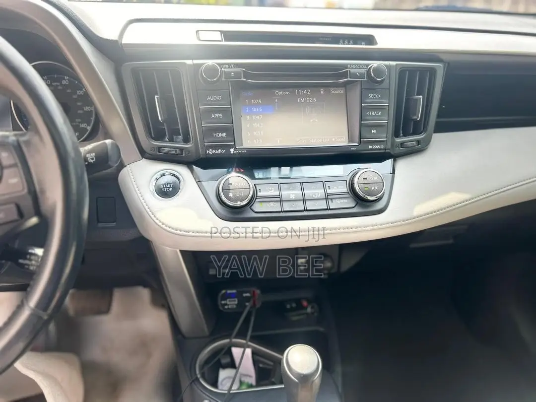 Toyota RAV4 XLE 4dr SUV AWD (2.5L 4cyl 6A) 2018 Gray