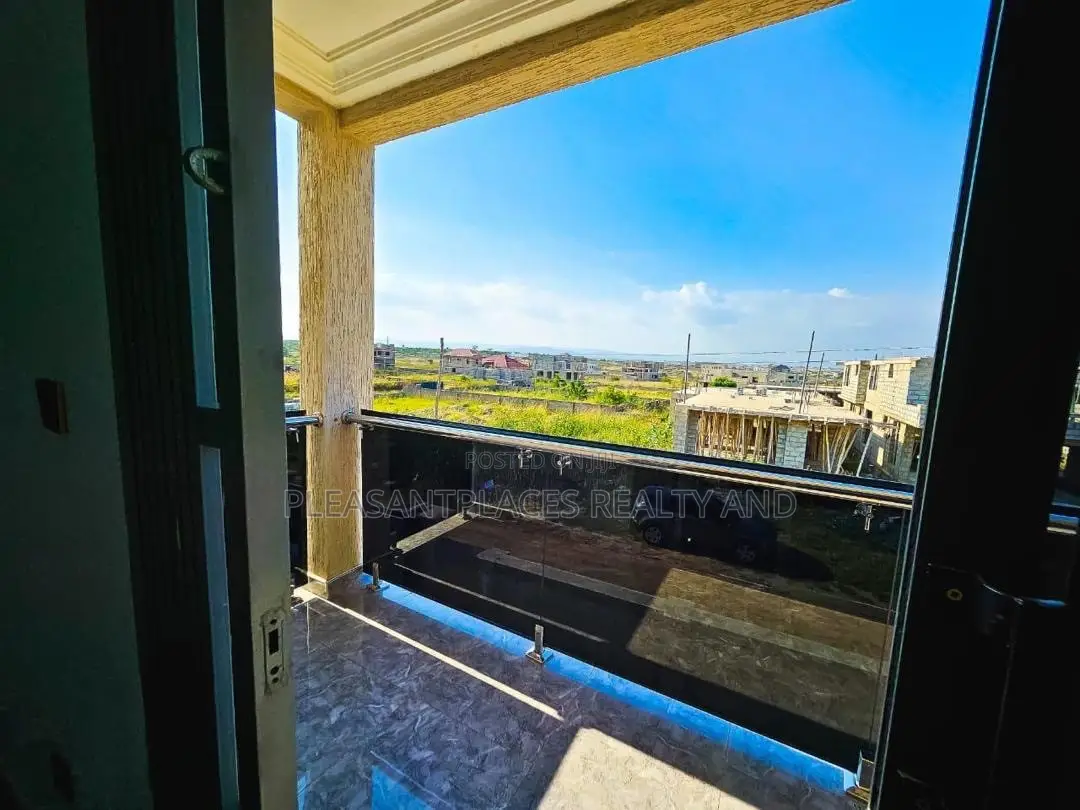 4bdrm House in Pleasantplaces And, Ashaley Botwe for sale