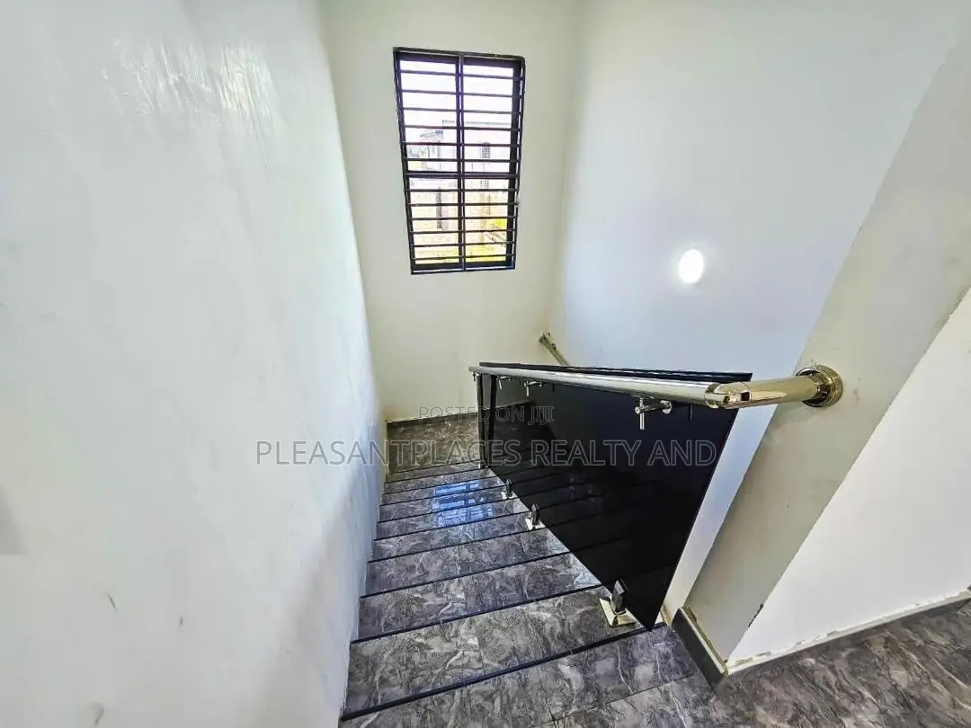 4bdrm House in Pleasantplaces And, Ashaley Botwe for sale