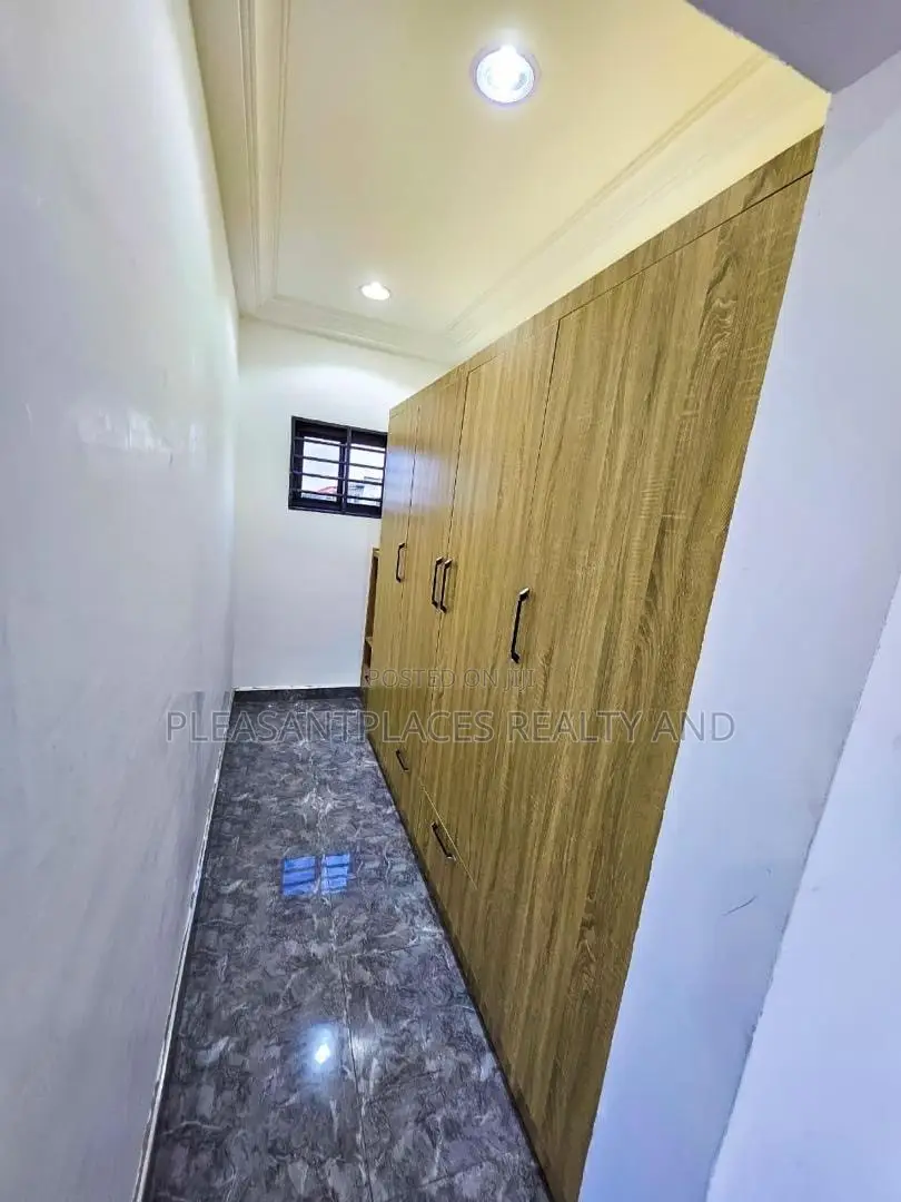 4bdrm House in Pleasantplaces And, Ashaley Botwe for sale