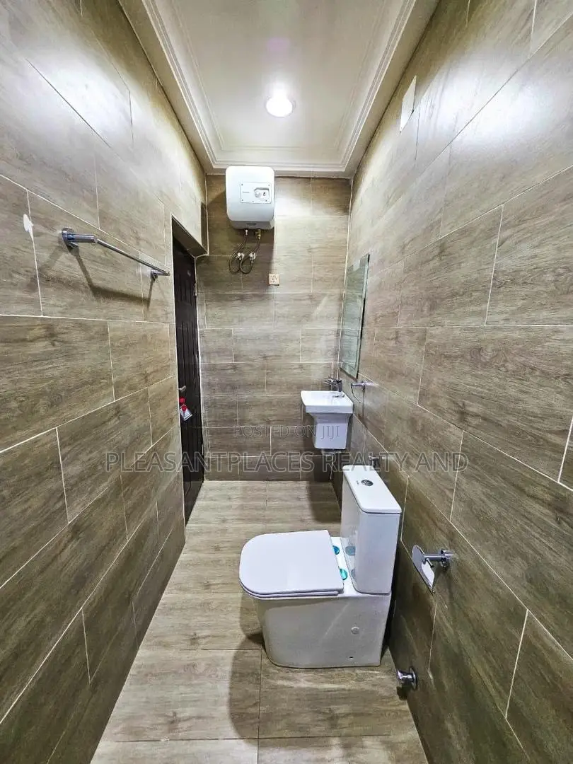 4bdrm House in Pleasantplaces And, Ashaley Botwe for sale