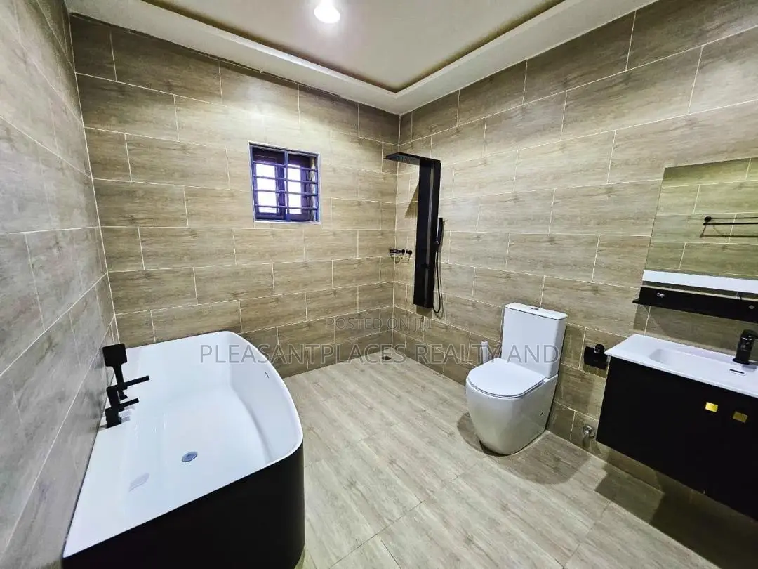 4bdrm House in Pleasantplaces And, Ashaley Botwe for sale