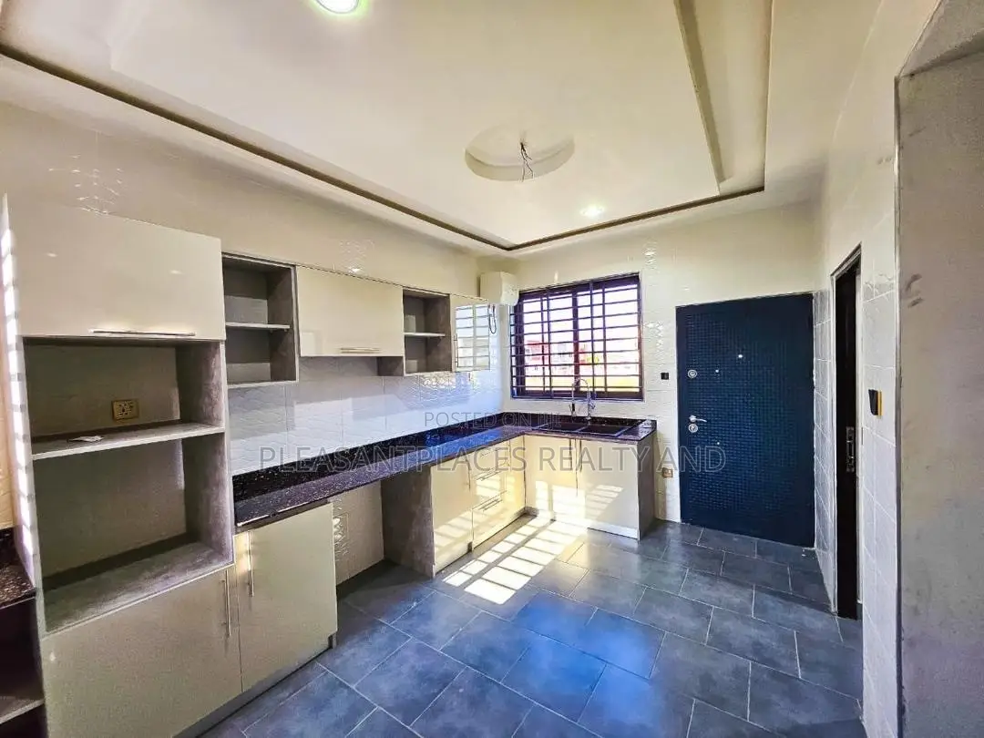 4bdrm House in Pleasantplaces And, Ashaley Botwe for sale