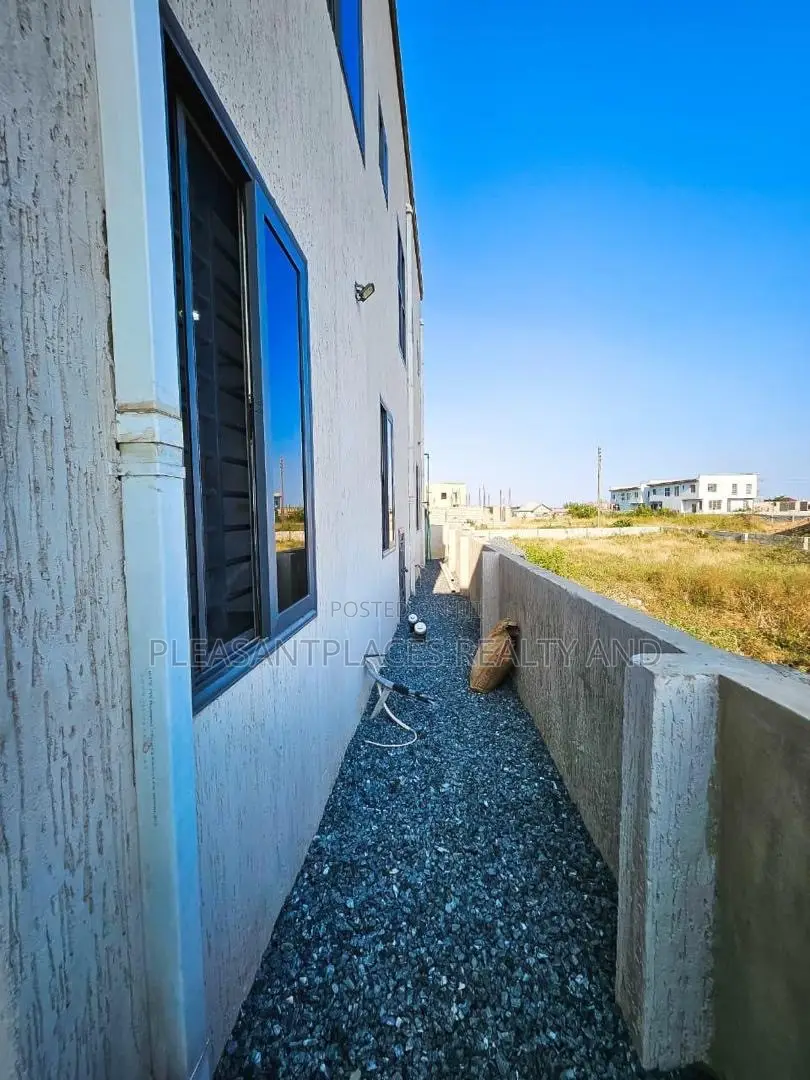 4bdrm House in Pleasantplaces And, Ashaley Botwe for sale