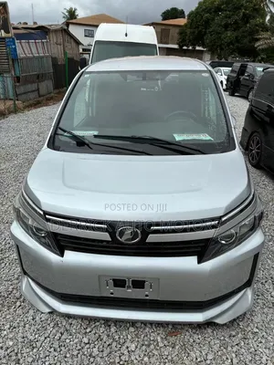 Toyota Voxy 2015 Silver
