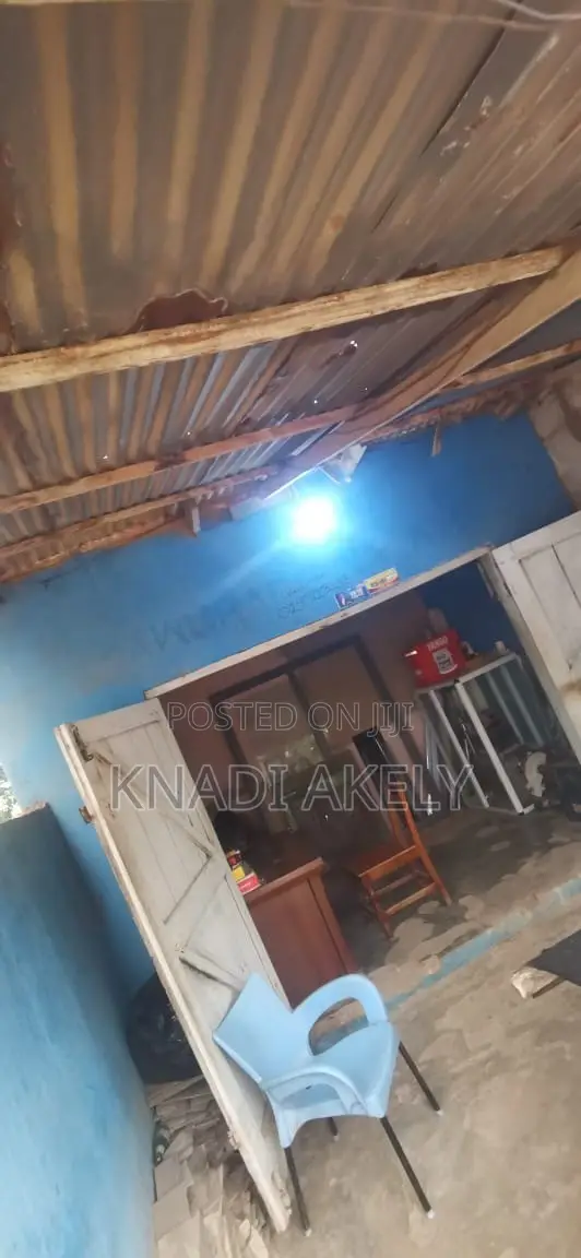 1bdrm House in School Junction for rent
