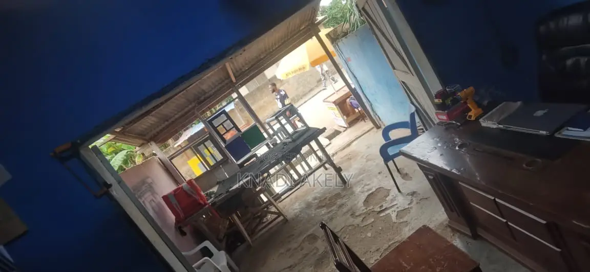 1bdrm House in School Junction for rent