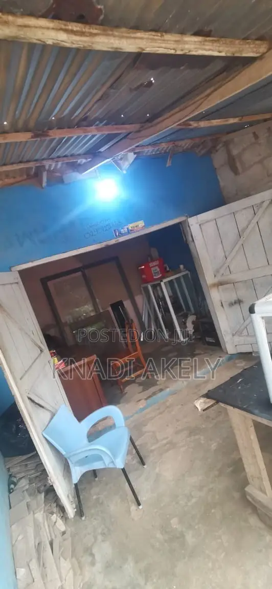 1bdrm House in School Junction for rent