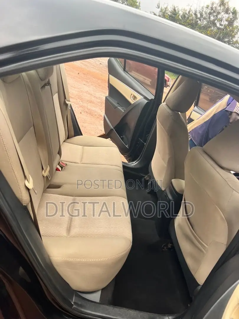 Toyota Corolla LE 4dr Sedan (1.8L 4cyl CVT) 2015 Black