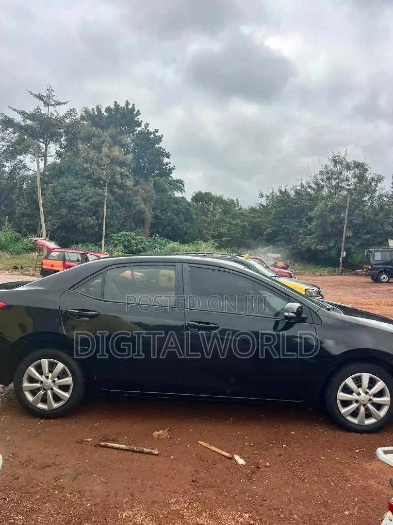 Toyota Corolla LE 4dr Sedan (1.8L 4cyl CVT) 2015 Black